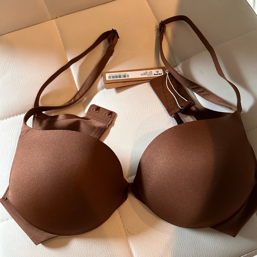 Skims ultimate push up plunge bra. Brand new. Never worn with tags 32B